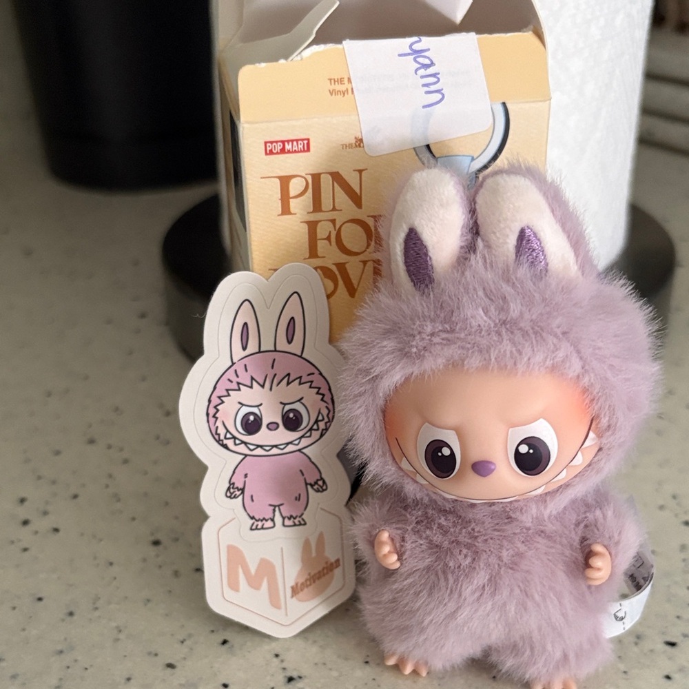 Labubu pin for love M